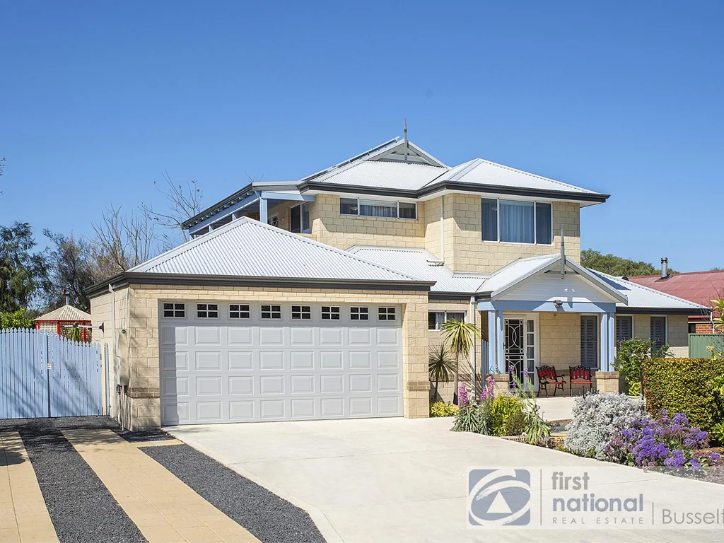 Broadwater 6房  2 STOREY BEACHSIDE BROADWATER BEAUTY