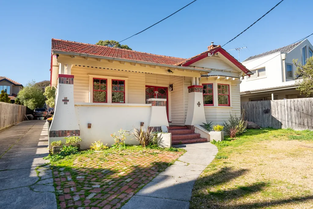 Malvern East home walking distance to all amenities