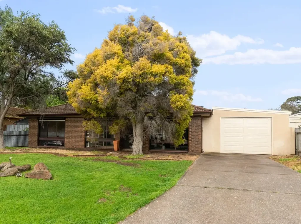 Spacious 3-Bedroom Home with Huge Garage & Man Cave