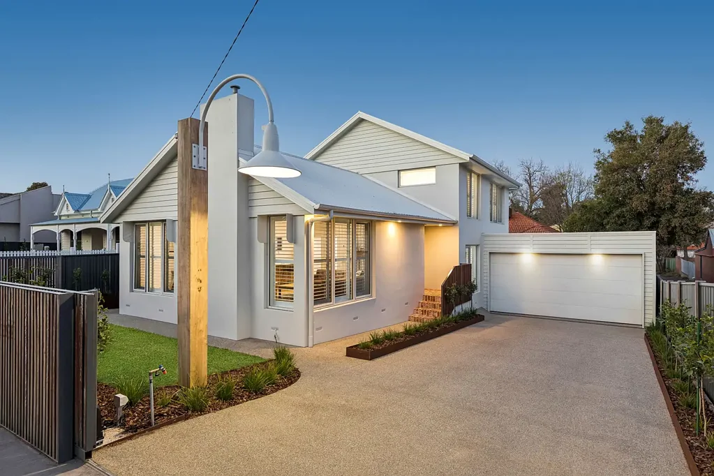 Bendigo 4બેડરૂમ Exceptional City Living – Completely Renovated from Top to Bottom