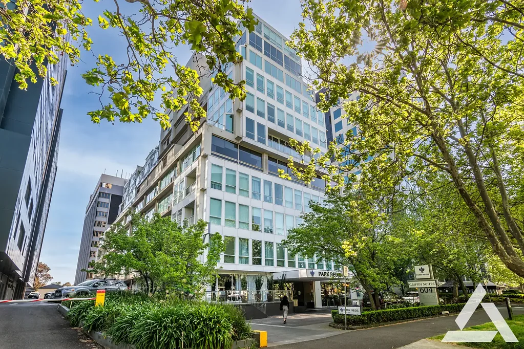 *Spacious Fully Furnished 2-bedroom with Balcony & Car Space* 
                        *Utilities Included*