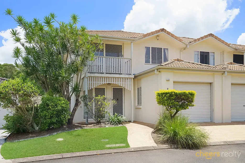 Beautiful Townhouse in a Superb Location!