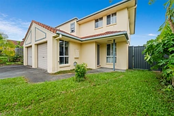 2/120 Greenacre Drive, Parkwood