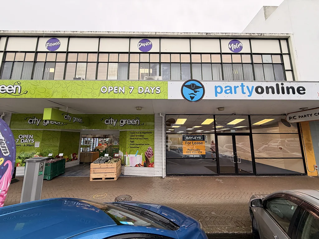 Lower Hutt Retail with rear access!