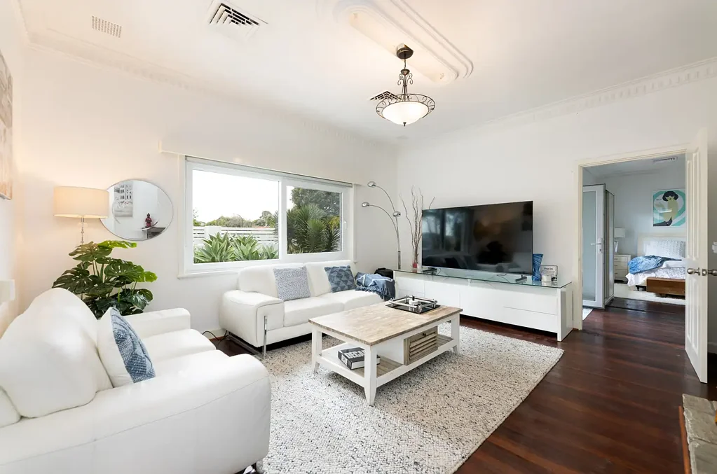 Alfred Cove 3房  Beautifully reimagined timeless character home  in sought after Alfred Cove