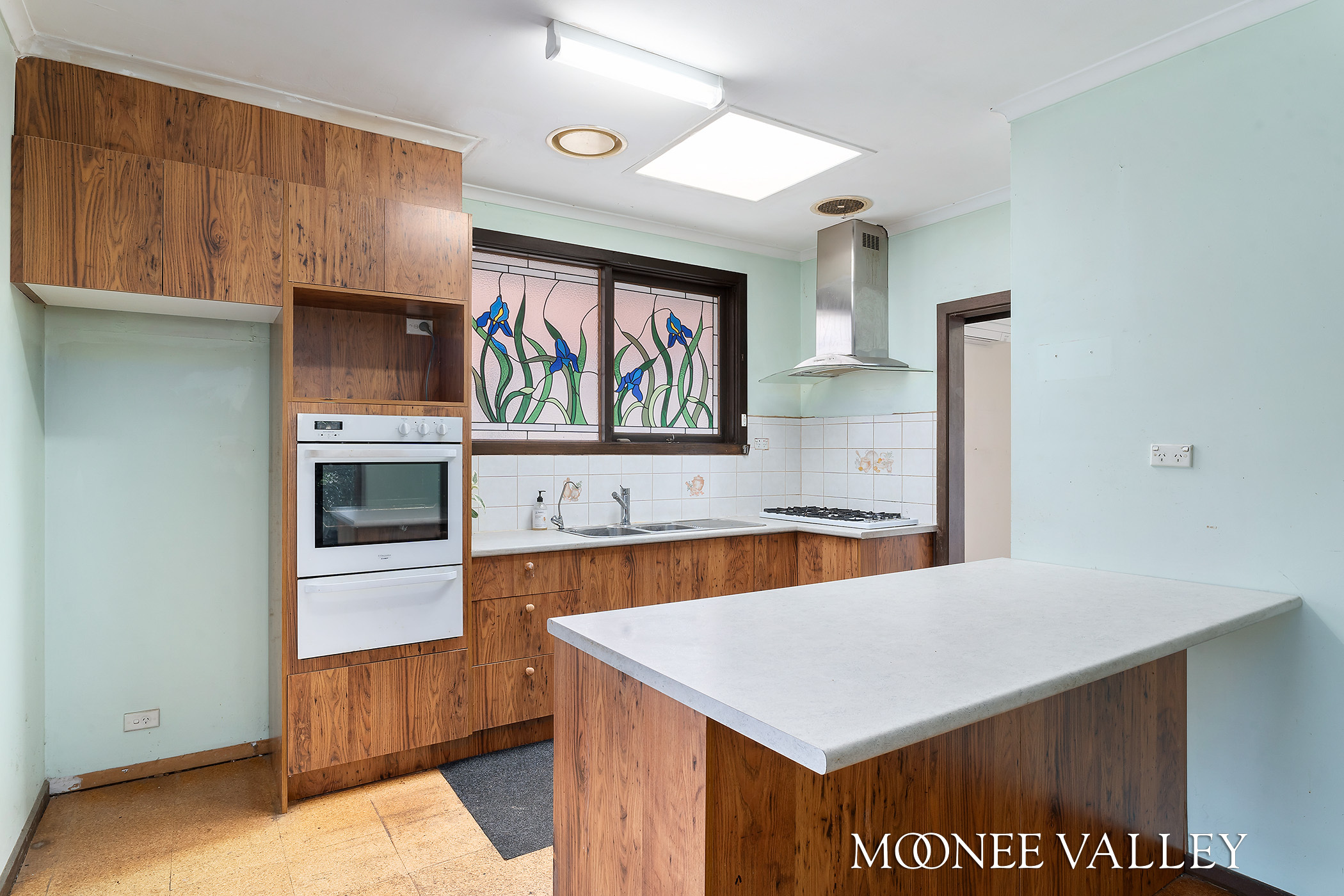 33 BARBARA CR, AVONDALE HEIGHTS VIC 3034, 0 chambres, 0 salles de bain, House