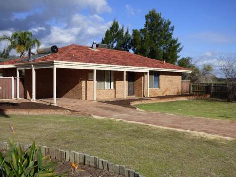 Brookdale 3 Bedroom 906m2 block. 3 bed 2 bath home.