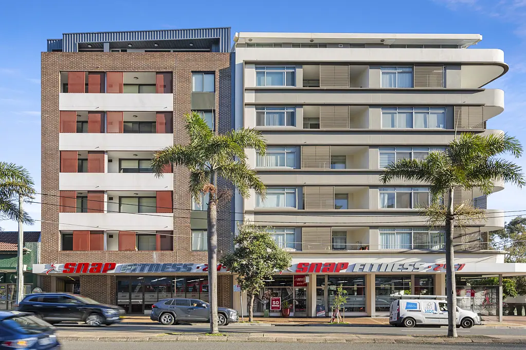 Maroubra 12房 海滨瑰宝 11套分层产权 安全维护良好 交通便利生活优 租金收益稳增 Rare Investment Offering - 11 Apartments To Be Sold In One Line