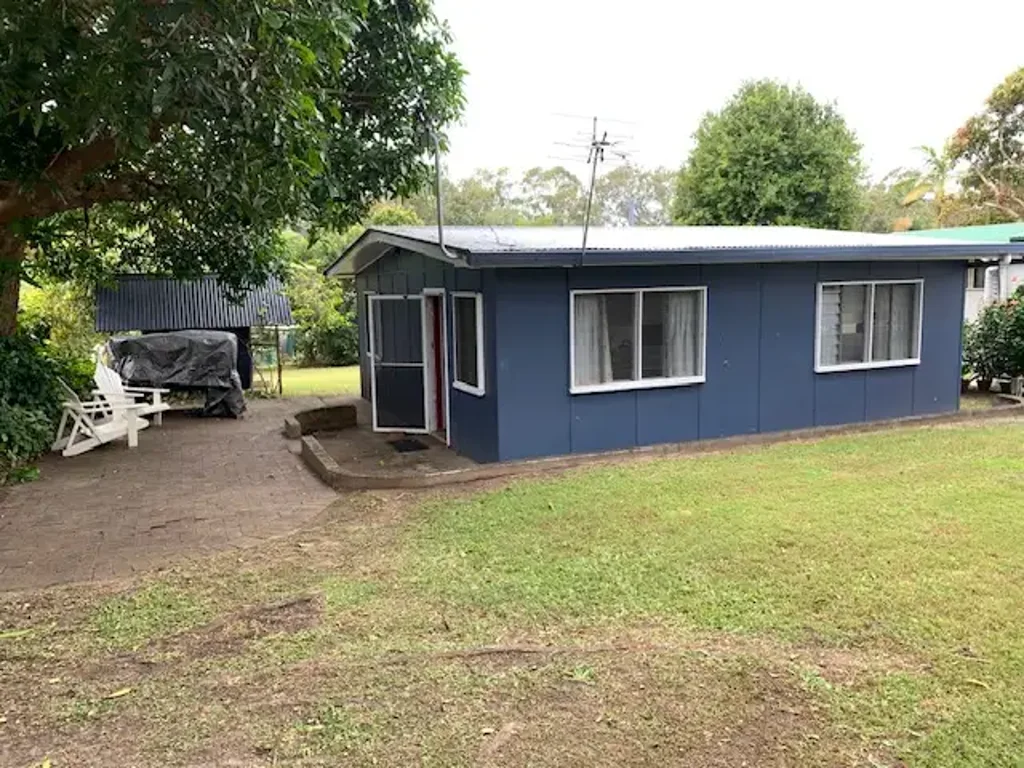 Coochiemudlo Island 2 Bedroom "RETRO" RENOVATORS DREAM - DECEASED ESTATE!