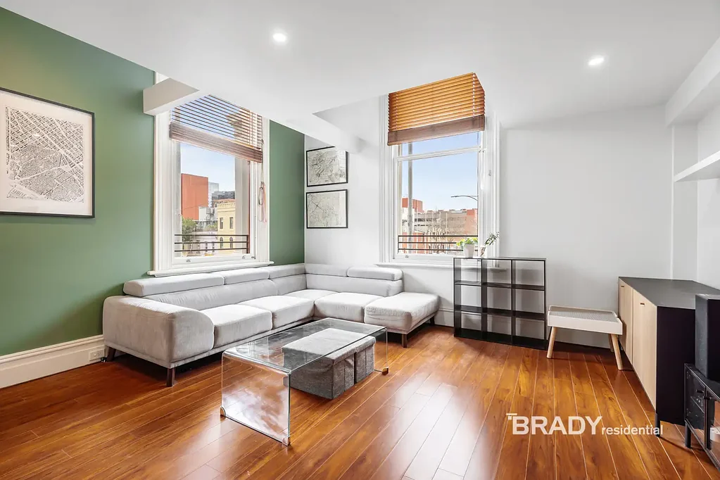 CHARMING HERITAGE LOFT APARTMENT IN THE HEART OF MELBOURNE CBD