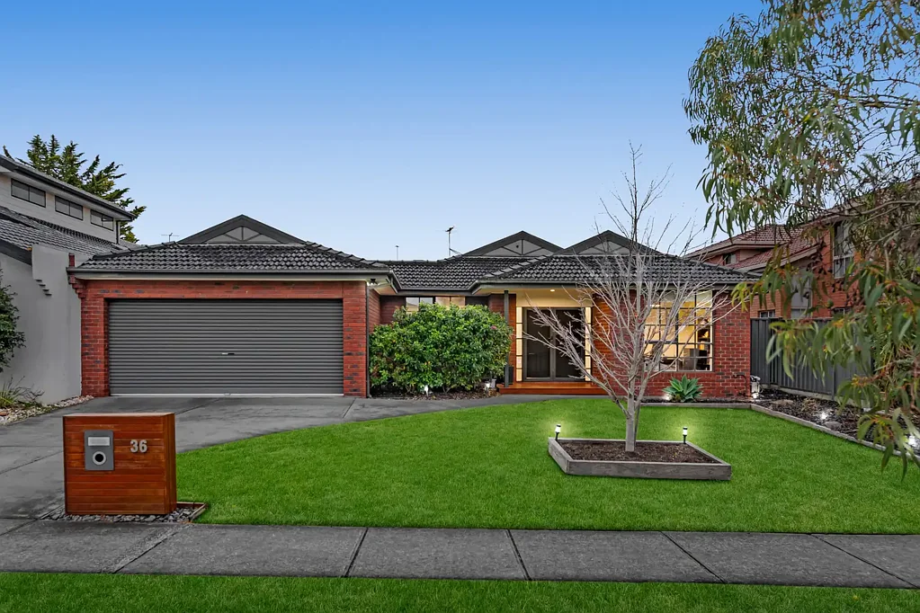Taylors Lakes 3બેડરૂમ Immaculate Single-Level Family Living in a Premier Taylors Lakes Location