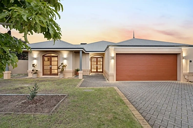 Canning Vale 4 Bedroom Classy, Contemporary Family Residence with a Tropical Outdoor Oasis