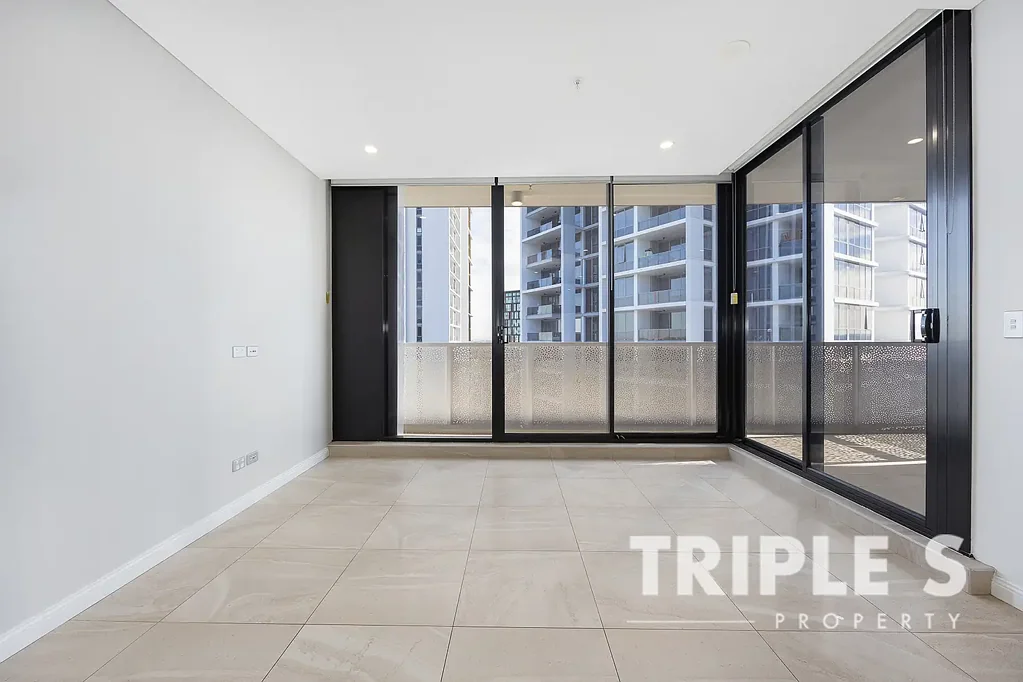 Lidcombe 1બેડરૂમ 82sqm Spacious unit with study nook, enjoying bright north-west natural light