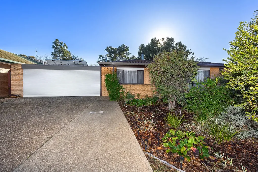AFFORDABLE COSY HOME WITH A POOL