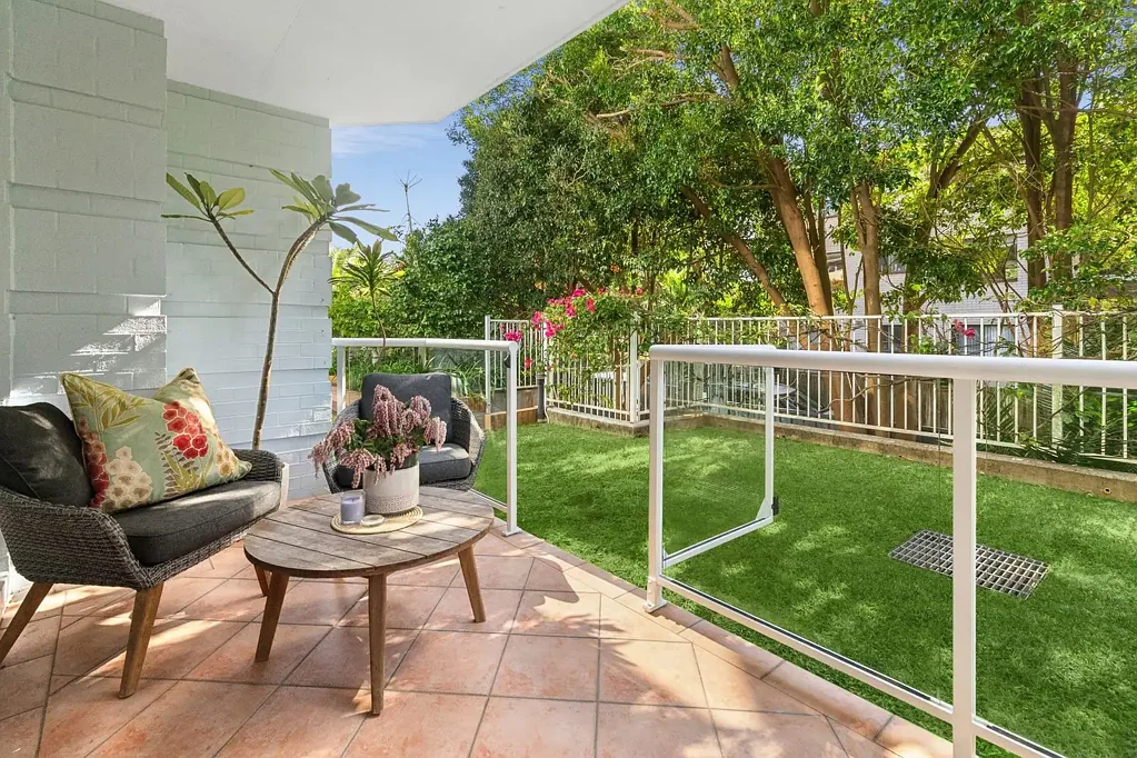 Dee Why 1房 朝北海滨天堂，拥有精致的现代装修 North-facing coastal haven with refined modern finishes