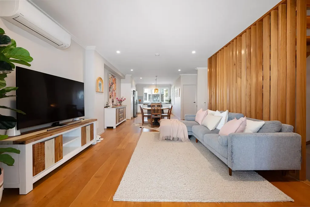 Murarrie 3 Bedroom Tri-level style, resort amenities + riverside weekends - inner-east living at its best
