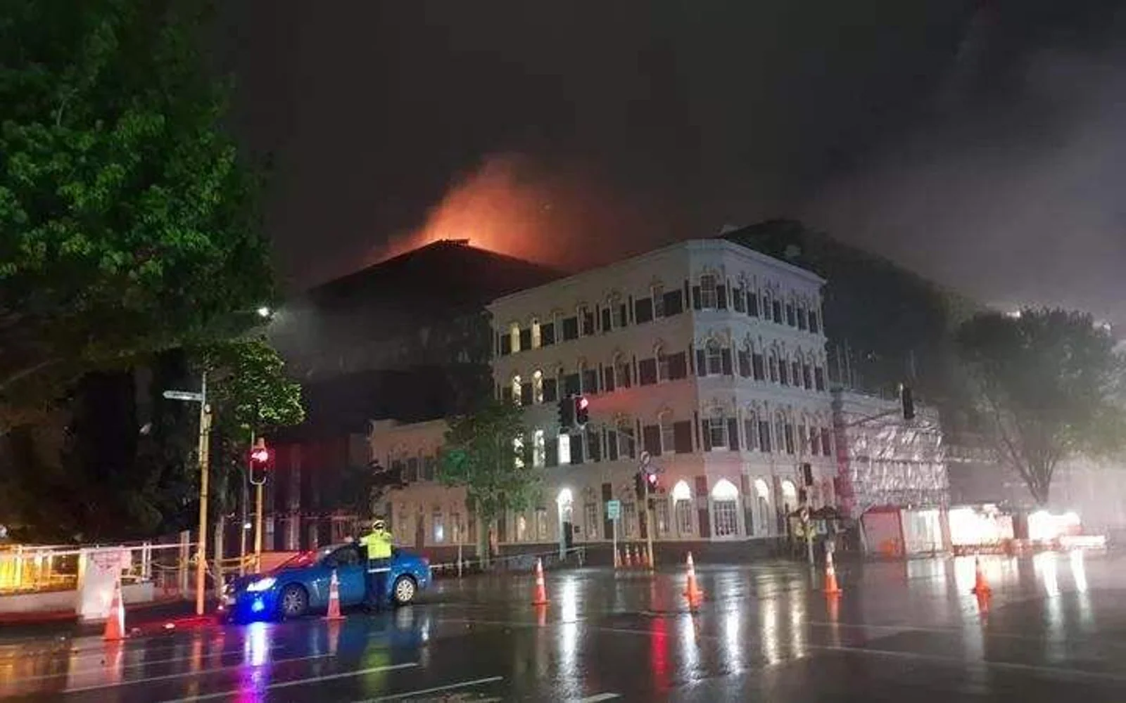 奥克兰天空城火灾仍未扑灭1人重伤1人失踪｜但尼丁一加油站发生车祸　卡车撞死行人｜全球退休制度最好国家排名　新西兰位居第八
