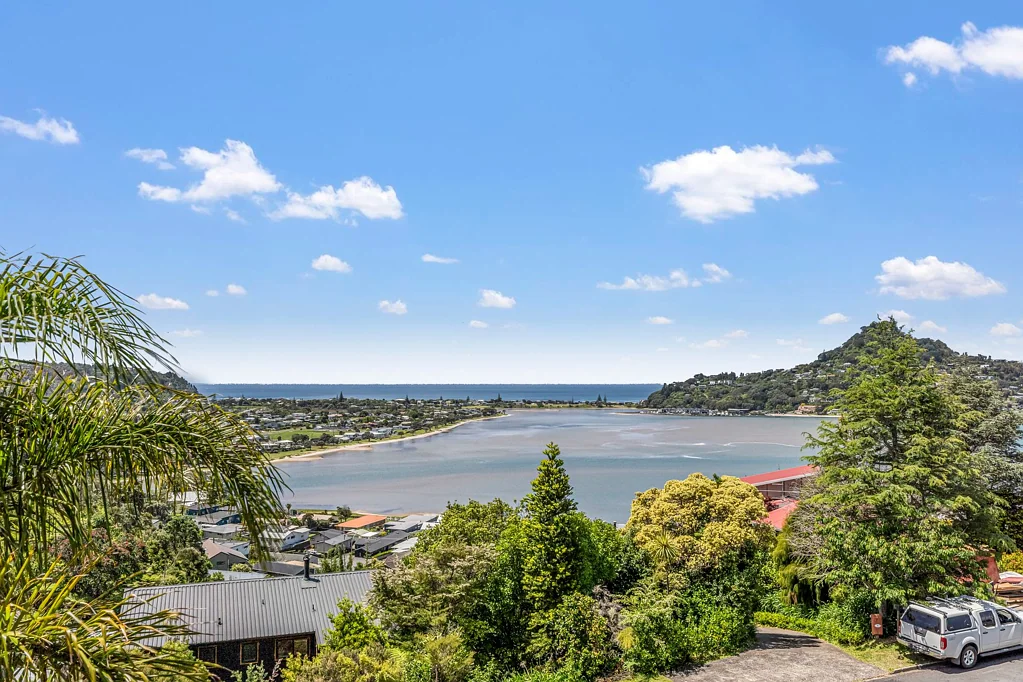 Tairua 3房  Elevated views - SO MUCH HOUSE!