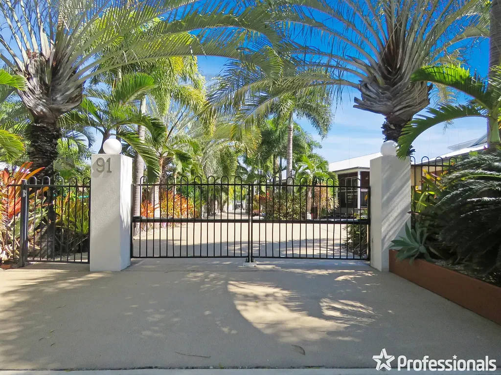 Bowen 5Zimmer SPACIOUS 5 BEDROOM HOME ON EXPANSIVE 2089M2 BLOCK - A TRUE FAMILY OASIS WITH SPACE GALORE!
