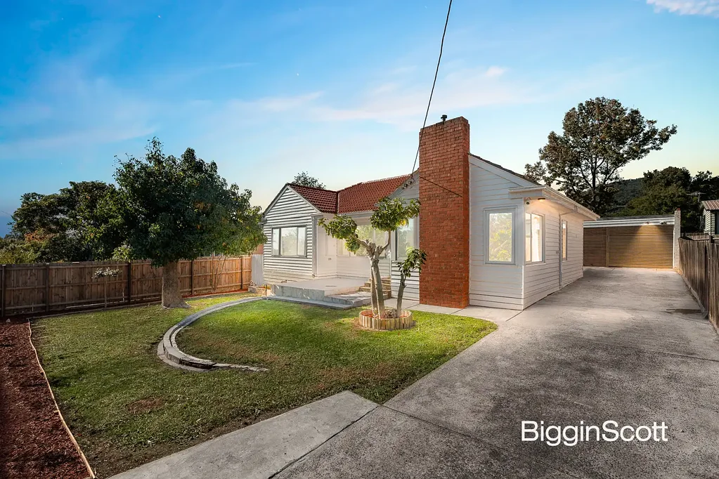 Boronia 3ห้องนอน RENOVATED STYLE WITH RETAIN & BUILD POTENTIAL. NO EASEMENT!