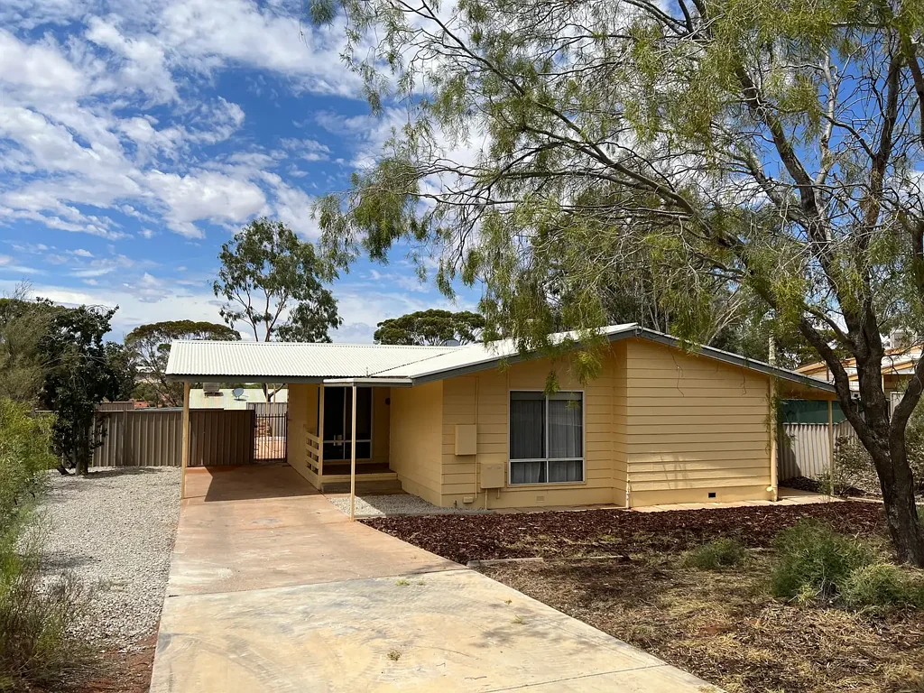 Roxby Downs 4房  CLOSE TO SCHOOLS AND SHOPS.