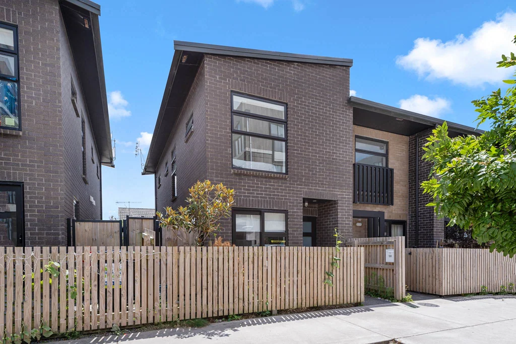 Te Atatu South 2ห้องนอน Sunny, freehold ,Perfect first home