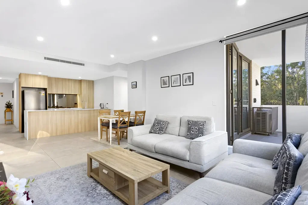 Schofields 3Zimmer ALAND Built Three Bed + Study Apartment 10 Minute Walk To Schofields Train Station and Schofields Shopping Village!