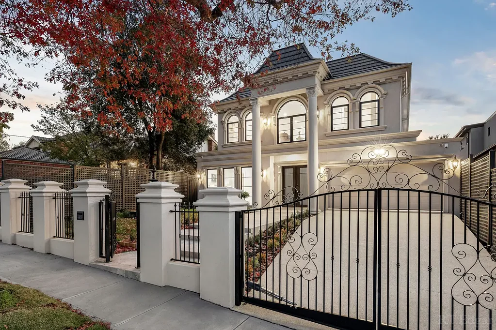 Balwyn 5Kwarto Majestic Opulence Where Perfection Reigns Supreme