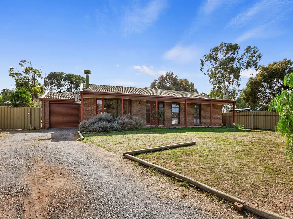 Modbury North 4房  Endless Potential on a Rare 958m² Allotment – Renovate, Develop or Reimagine