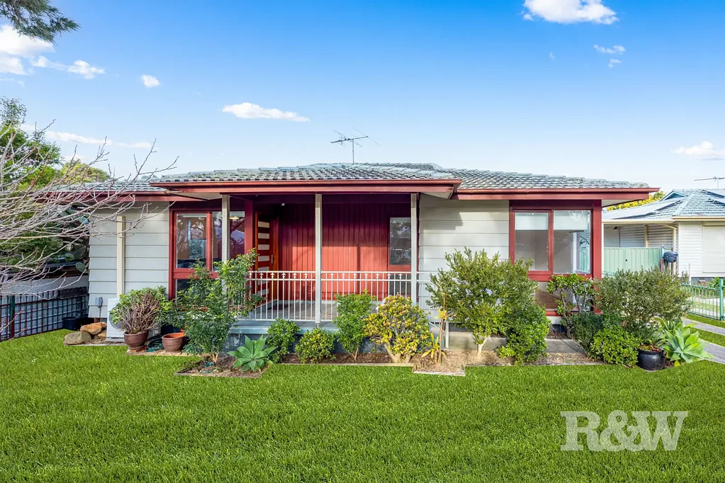 FANTASTIC FAMILY HOME !!