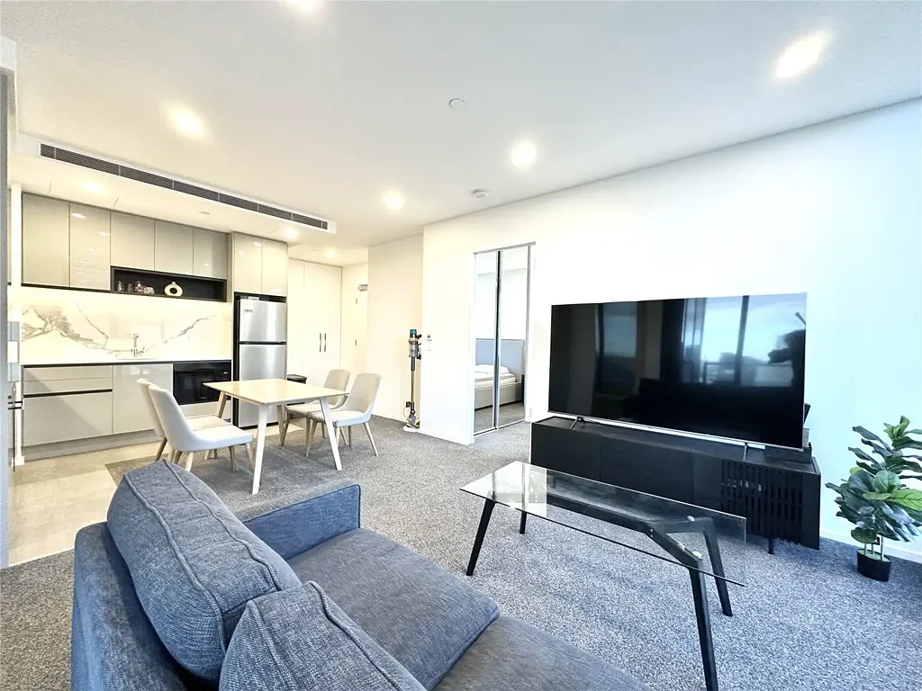 FULLY FURNISHED MAGNIFICENT TWO BEDROOM ONE CARPARK APARTMENT IN PARKHILL - WEST MELBOURNE !!!