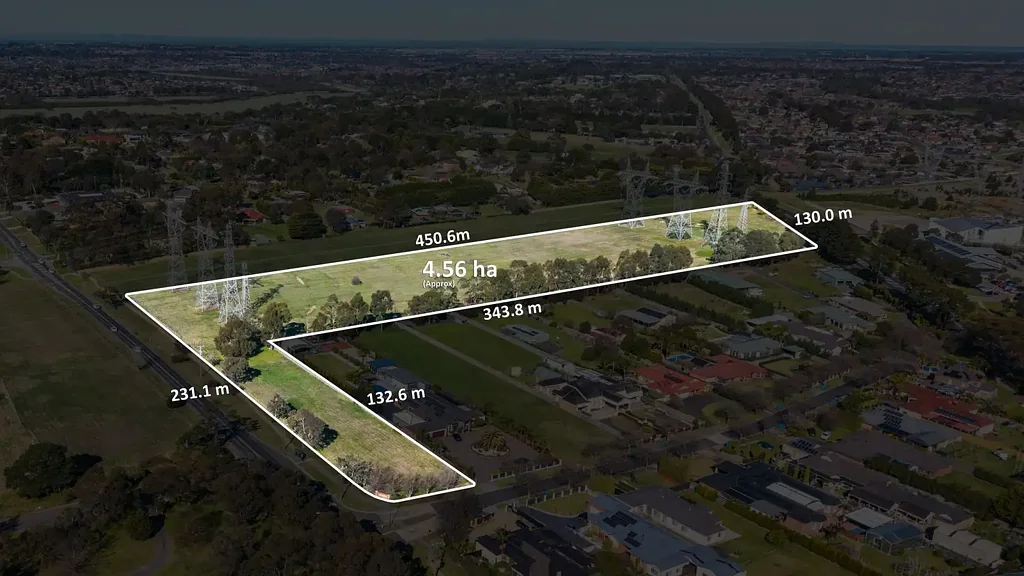 Hampton Park 4.56公顷珍稀土地 中心地带潜力无限 便捷交通设施完善 家园需求旺盛 规划施工便捷 The Brief: Prime Development Opportunity in Hampton Park