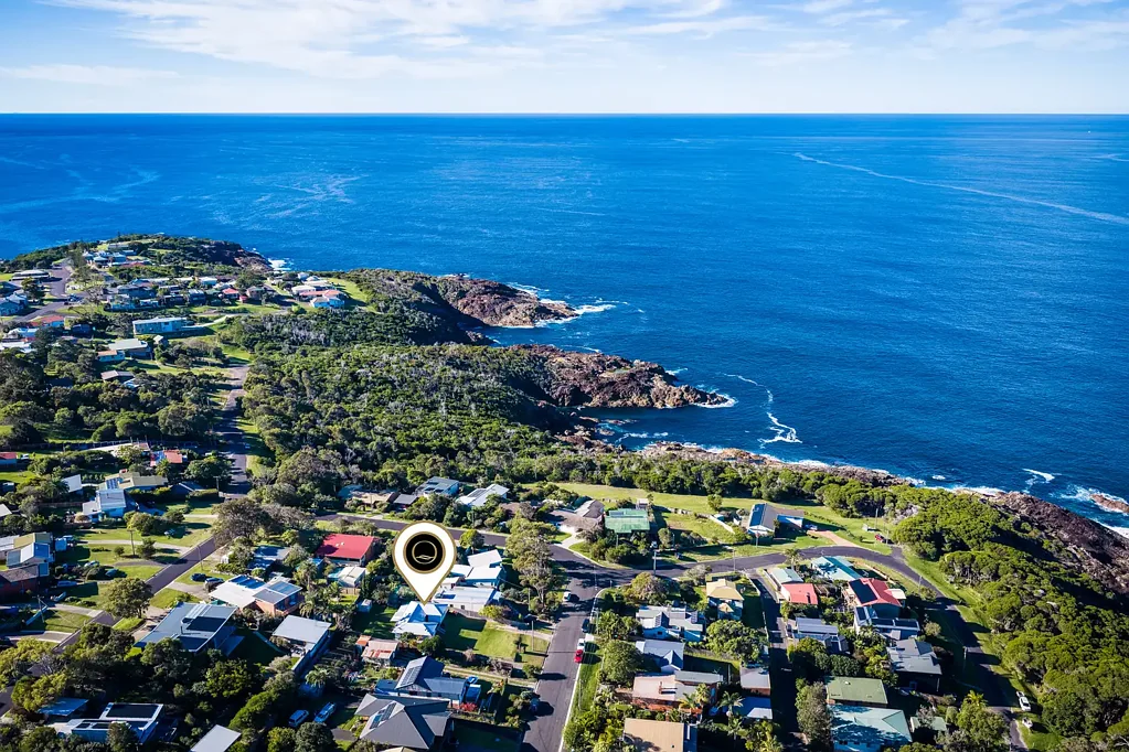 Tathra 4침실 Unwrapped Potential! CHEAPEST HOUSE IN TATHRA Massive Block in Prime Tathra Location – Renovate, Reimagine, Reward