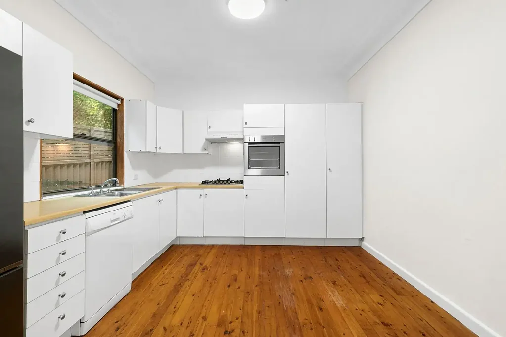 Peaceful One-Bedroom Granny Flat Backing Lush Bushland