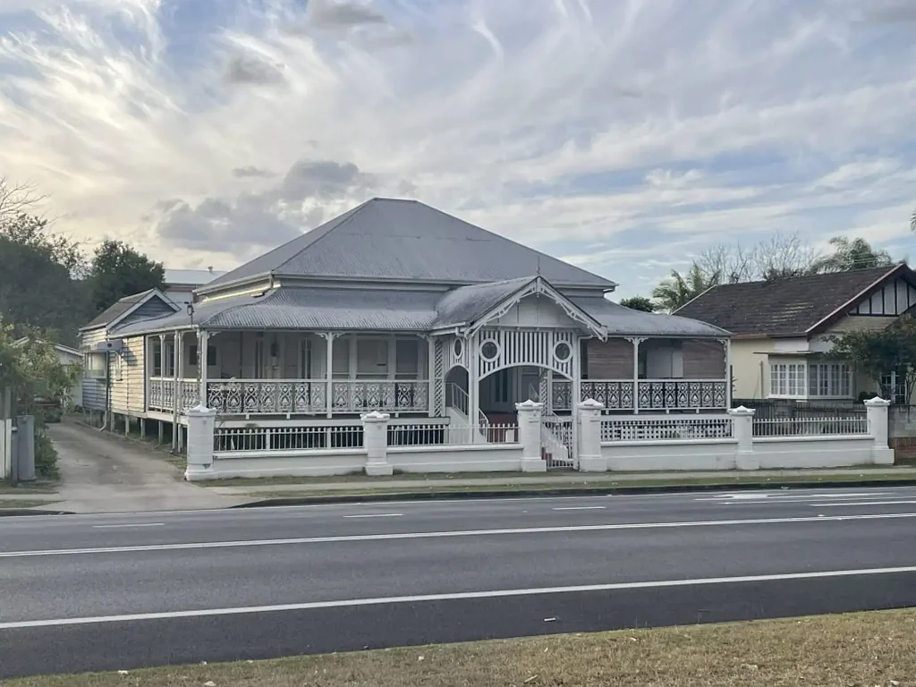 Maryborough 4ਬੈੱਡਰੂਮ Huge Low-Set Colonial Home with Endless Potential
