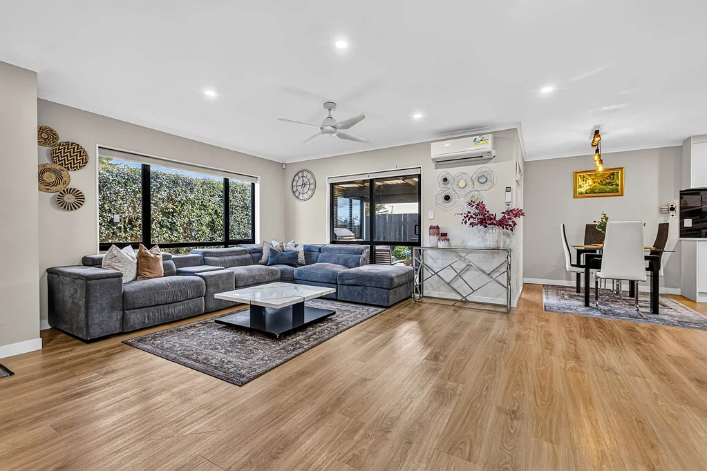 Manurewa 5 Bedroom Need Extra Space? Bedroom & Bathroom Downstairs