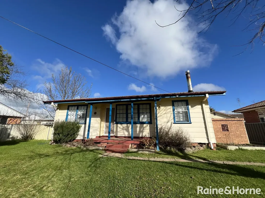 3 BEDROOM HOME CLOSE TO HOMEMAKER CENTRE