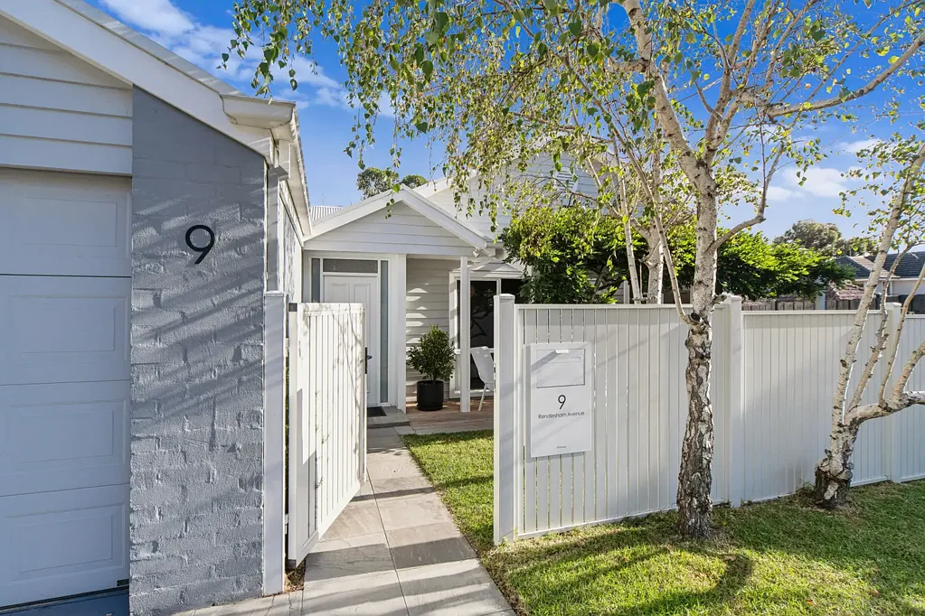 Mount Eliza 3chambre EXPRESSIONS OF INTEREST CLOSING MONDAY 3RD AUGUST AT 12:00PM