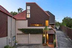 2b Rarangi Road, Saint Heliers
