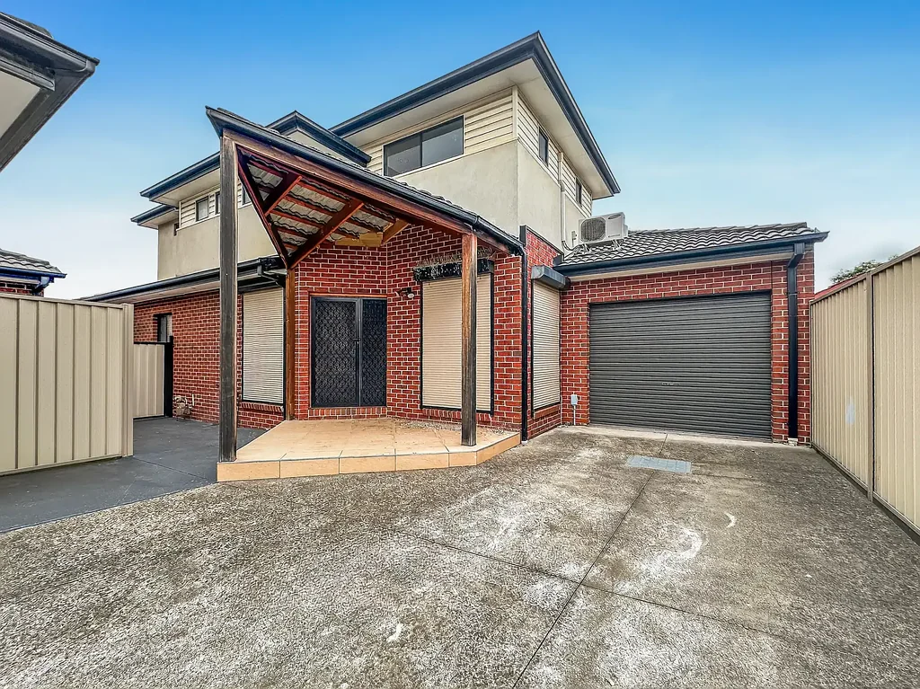 Neat & Low-Maintenance Living in a Prime Location!