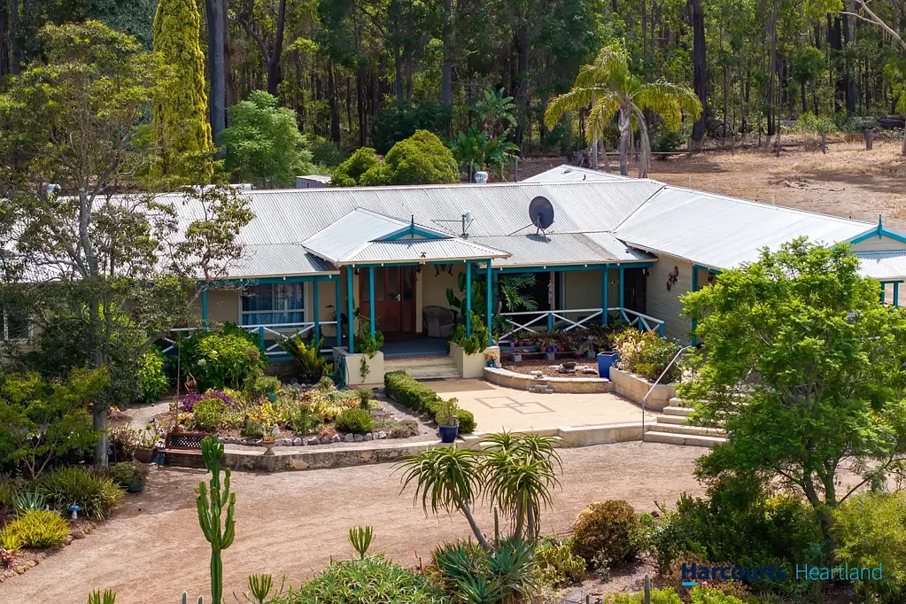 Bridgetown 4 Bedroom Style and Comfort Meet Country Space and Charm at "Hakuna Matata"