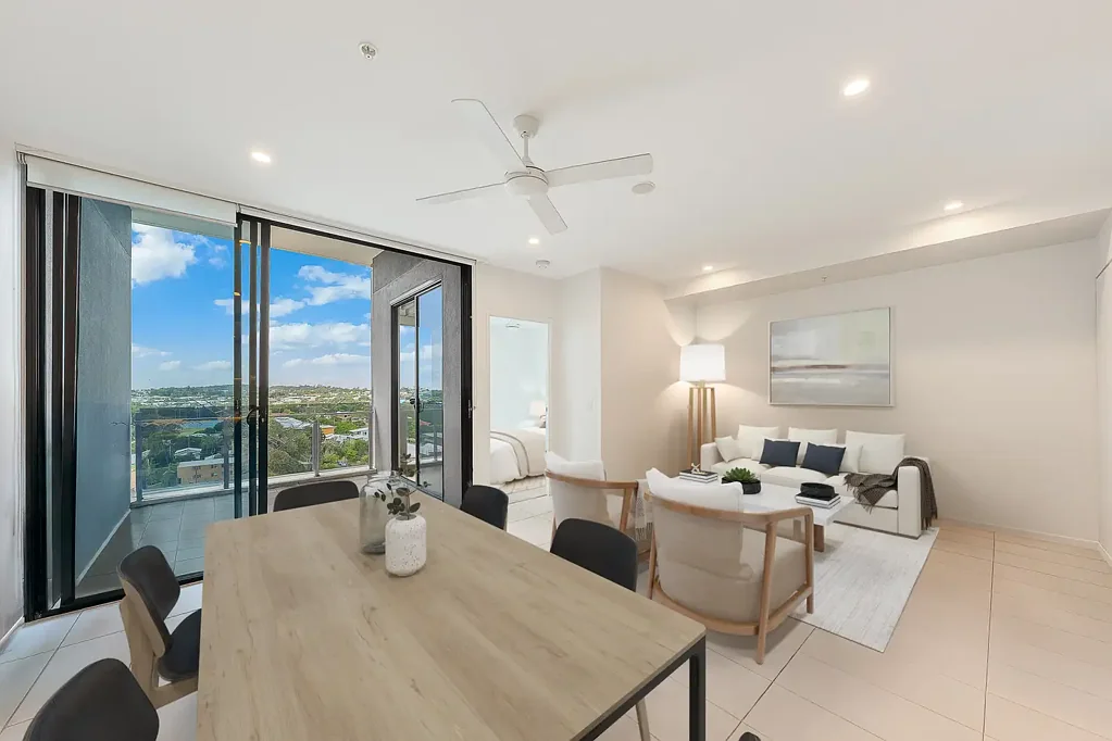 Coorparoo 1कमरा Top floor living at its finest!