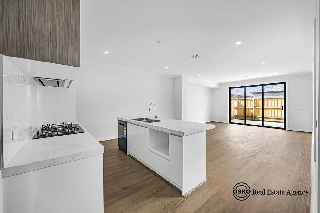 BRAND NEW LUXURY HOME IN TARNEIT - PREMIUM UPGRADES, WIP & REFRIGERATED COOLING!