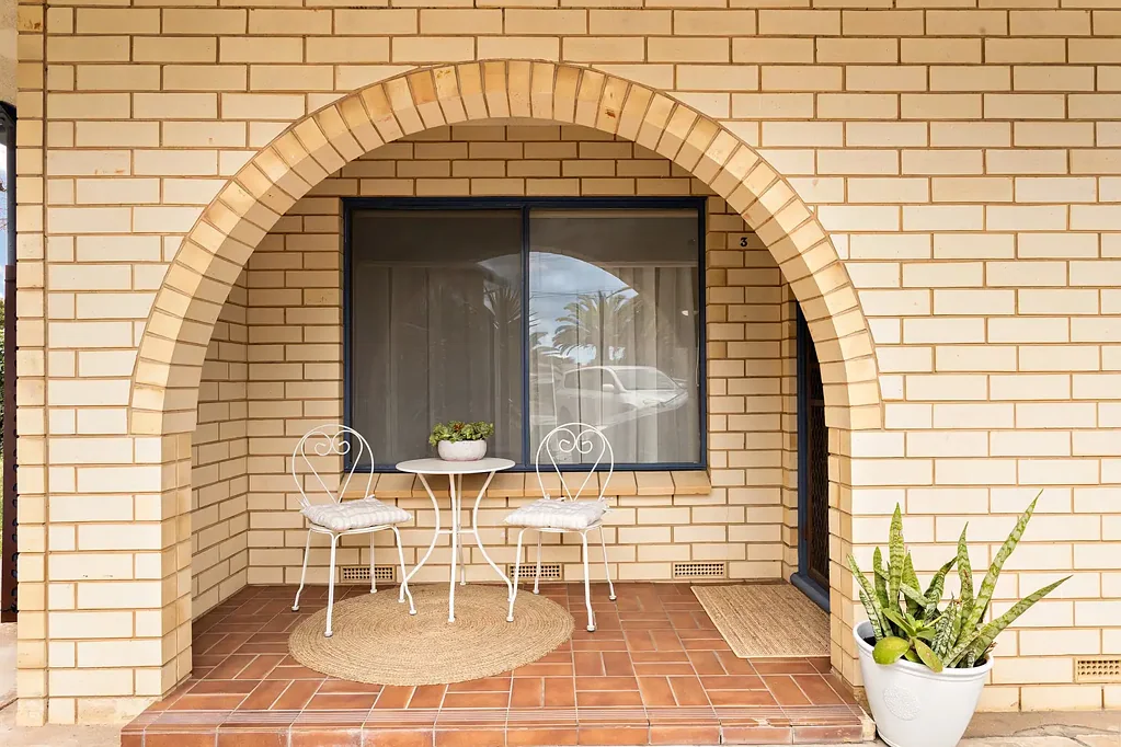 West Beach 2ਬੈੱਡਰੂਮ Effortless Coastal Living in a Sought-After West Beach Locale