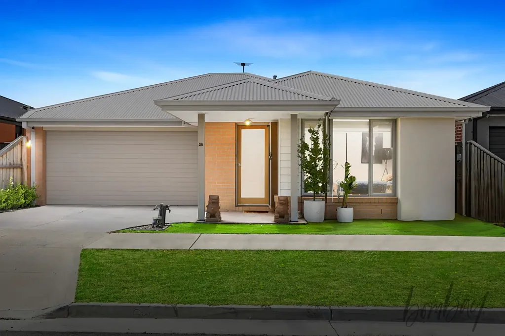 28 Madura Promenade, Mickleham, VIC 3064