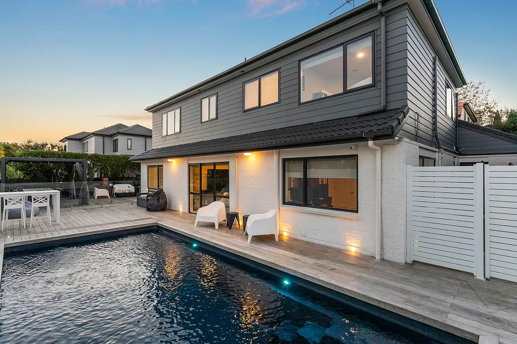 Glendowie 4 Bedroom Pristine with Pool and Park Access
