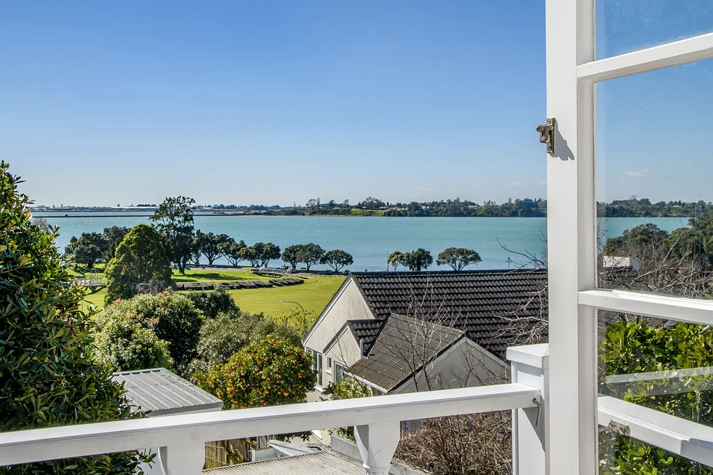 Tauranga South 4房  Avenues character, harbour views