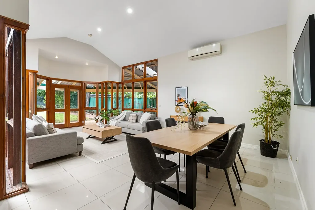 Walkerville 4房  Character-Filled Family Haven in Prestigious Walkerville!