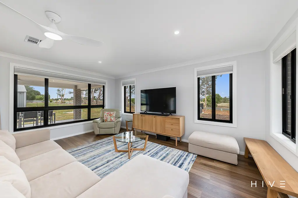 Gundaroo 5房  Stunning new home on an acre plus block.
