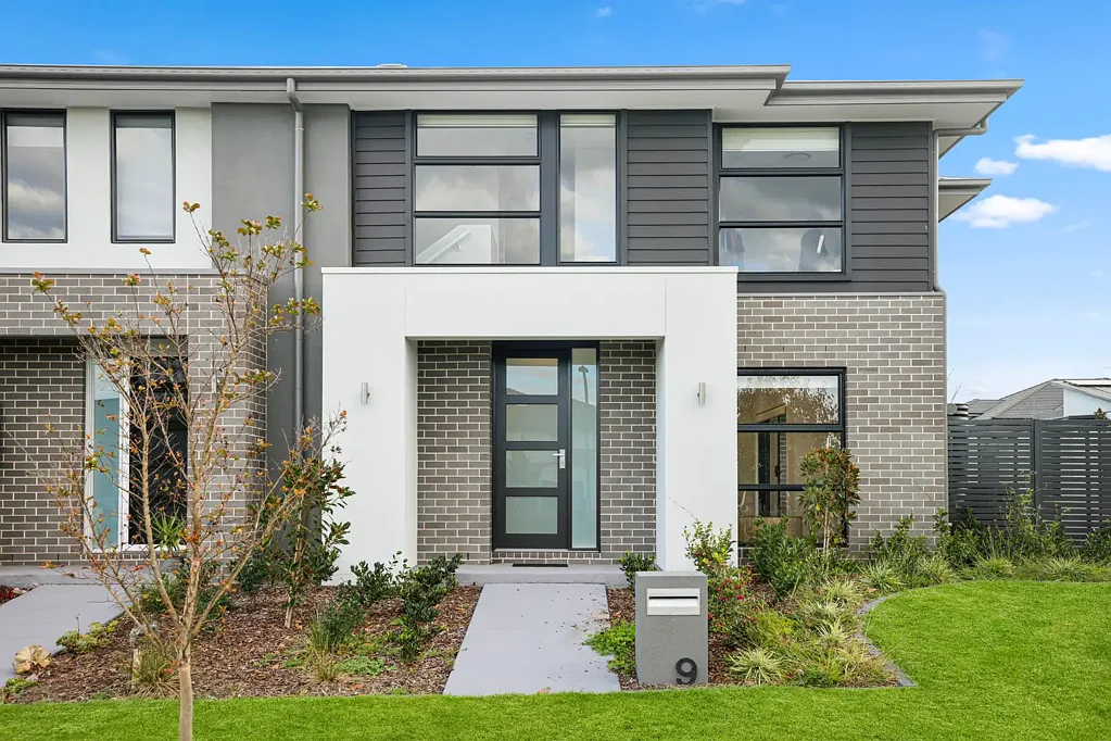 9 Bielski Crescent, Oran Park, NSW 2570